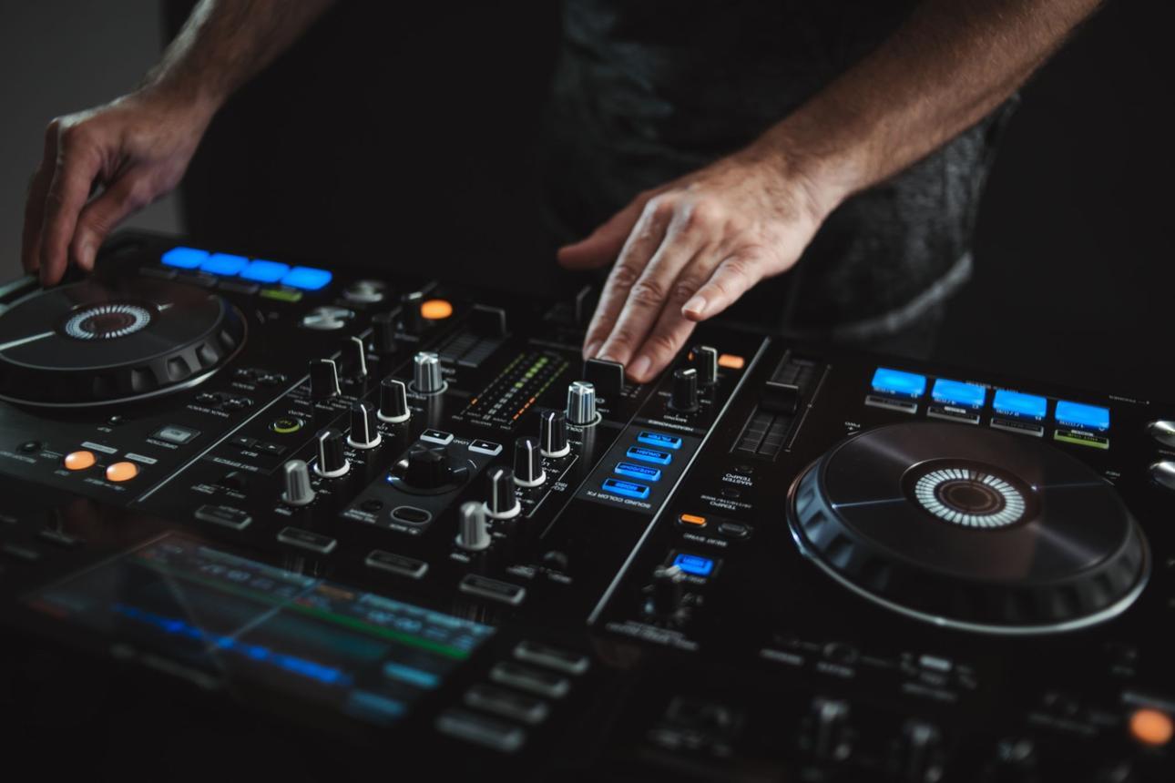 DJ & Moderare